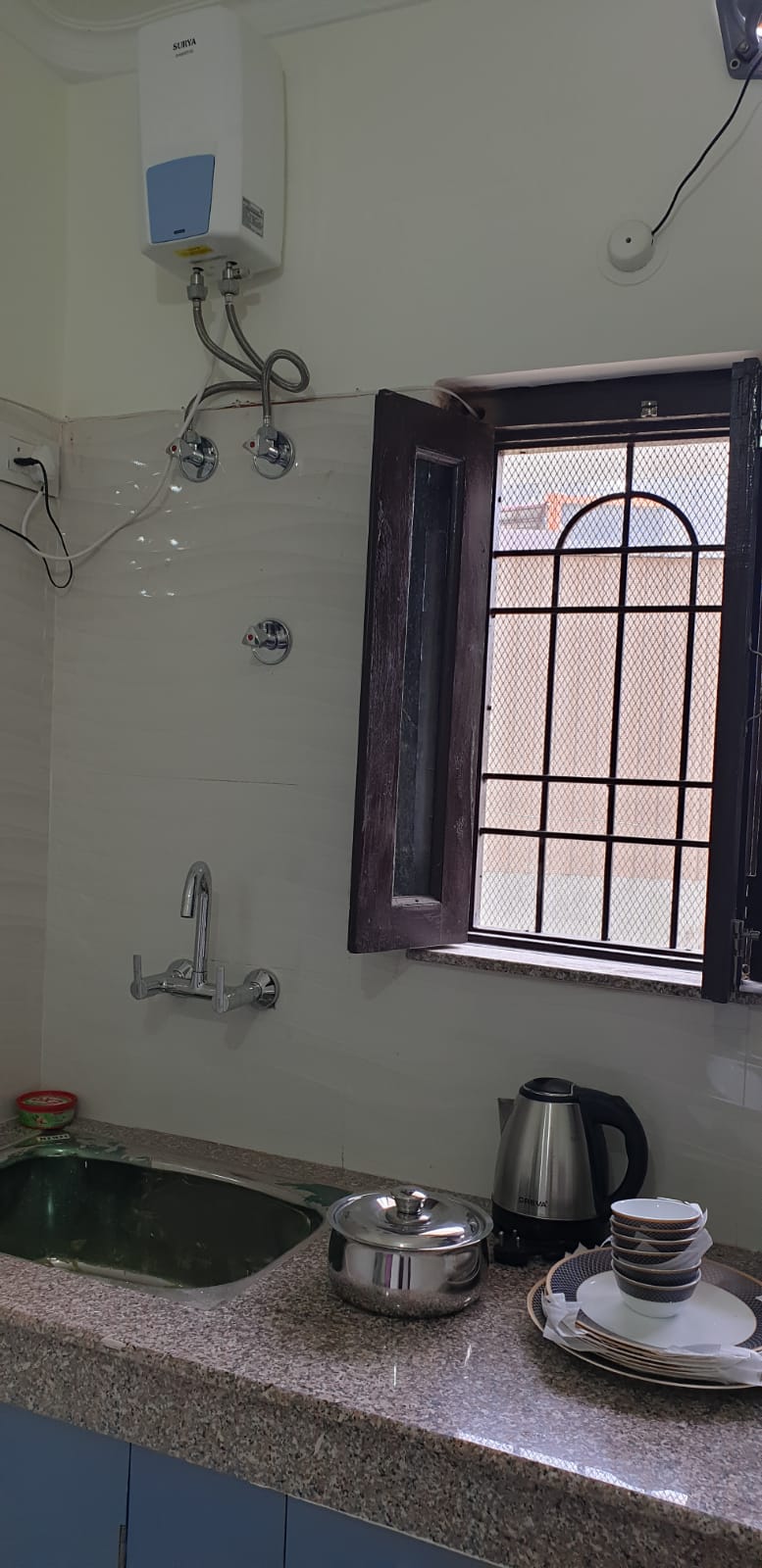 Kitchen sink with hot water geyser