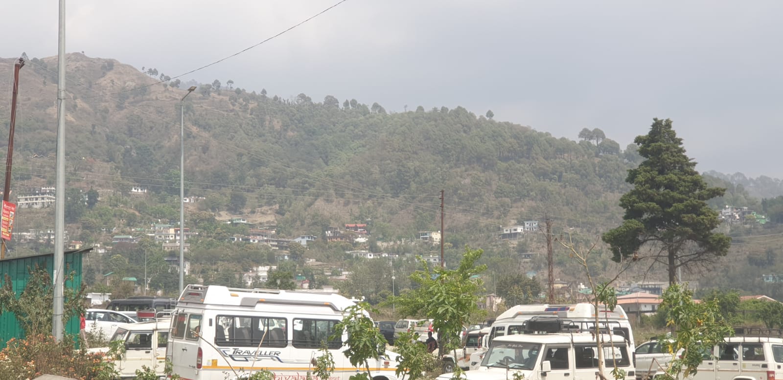 Shuttle vans at Bhimtal parking — Kainchi Dham